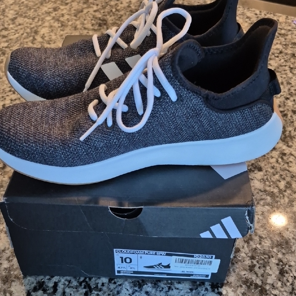 Adidas Women's Cloudfoam Black and White Shoes. Worn Once, too big.